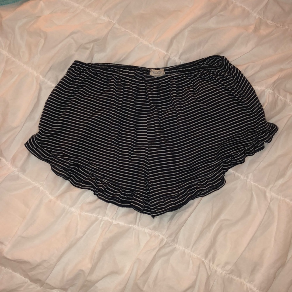 BRANDY MELVILLE flowy shorts